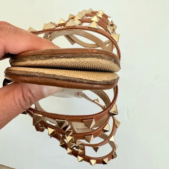 Valentino Garavani Brown leather Gold Rockstud ankle strap flat sandals EU 39.5 Sandals
